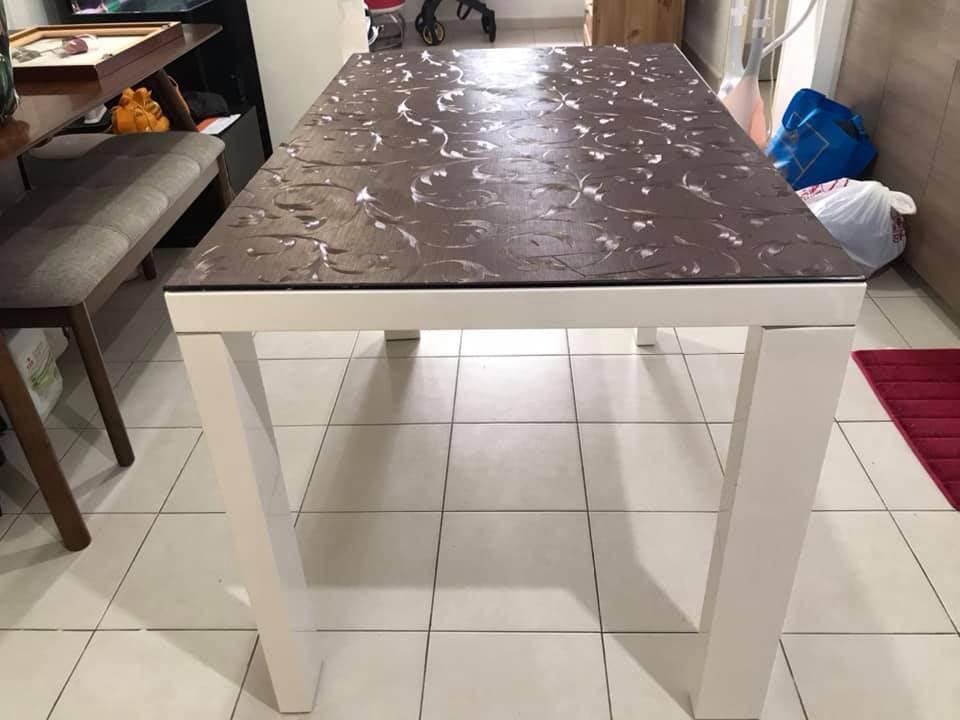 Dining Table (Category: Tables & Sets) located in Singapore. Submitted by ajikingg (Listing ID 282344508, Image 1). Description: Dining Table with Tempered Glass Top 75cm x 120cm x 75cm Self collect at Marsiling Road.