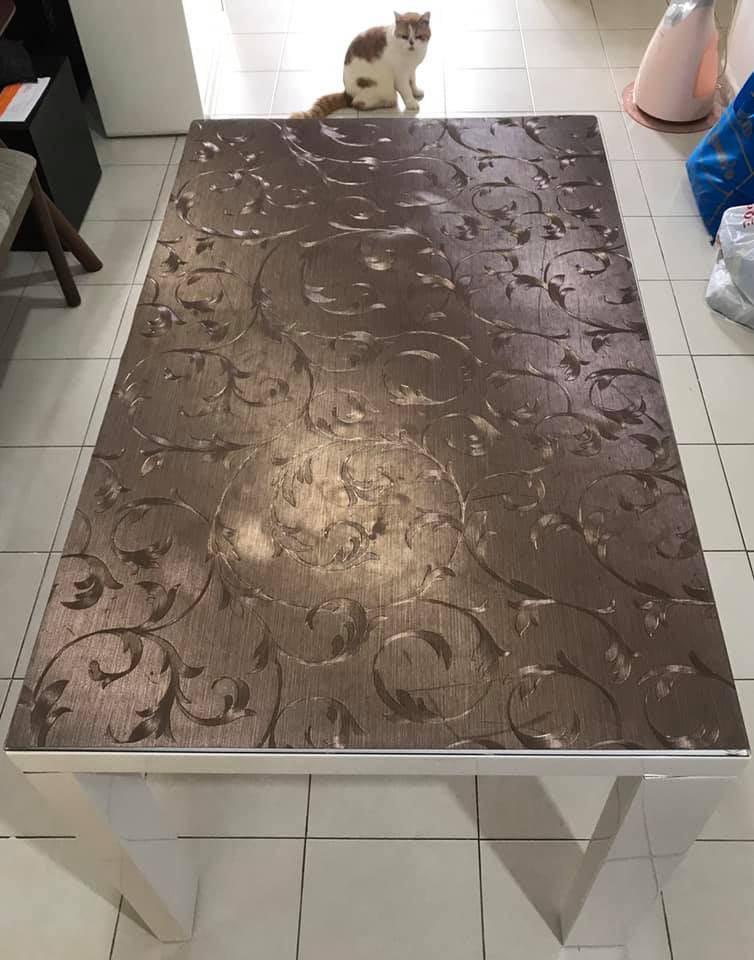Dining Table (Category: Tables & Sets) located in Singapore. Submitted by ajikingg (Listing ID 282344508, Image 2). Description: Dining Table with Tempered Glass Top 75cm x 120cm x 75cm Self collect at Marsiling Road.