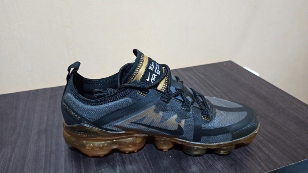 mens nike vapormax black and gold