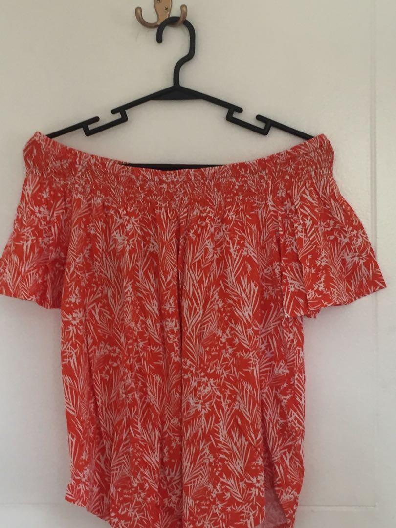 Orange H&M Leaves Off-Shoulder Top (Category: Sleeveless) located in Cainta. Submitted by smb07 (Listing ID 282353773, Image 1). Description: 👚 Product: Orange H&M Leaves Off-Shoulder Top 🧥 RFS: I no longer use this top, but it is still in very good condition 👗 Used: 1-2 times 👒 Meet-up: Robinsons Metro East, Sta. Lucia East, SM East Ortigas; cash payment 🧦 Items are all AUTHENTIC, NON-REFUNDABLE, AND WILL COME WASHED AND IRONED 👟 Feel free