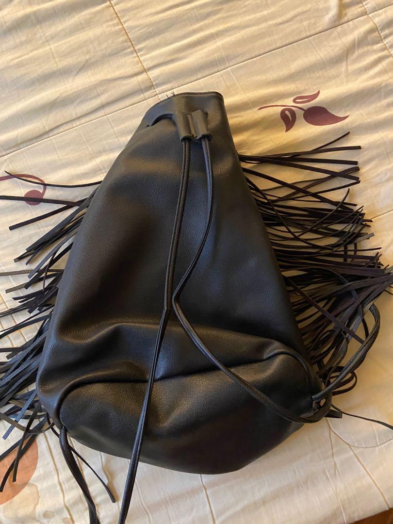 VS Backpack (Category: Backpacks) located in Manila. Submitted by secondasnew_ (Listing ID 282381151, Image 2). Description: .