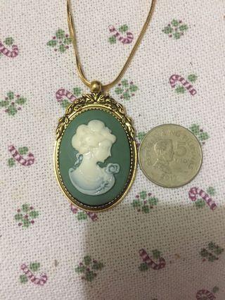 Victorian cameo white green gold tone necklace