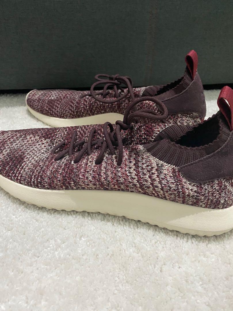 Adidas maroon tubular shadow pk (Category: Sneakers) located in Manila. Submitted by jbsquared (Listing ID 282636211, Image 2). Description: Only used once! 100% AUTHENTIC. STORE BOUGHT. Looks and feels brand new! ❤️ No box since the owner threw it out but we can provide an alternate box. Size: US 11 1/2 (UK 11) No meet ups. Only shipping (J&T or Grab or lalamove).
