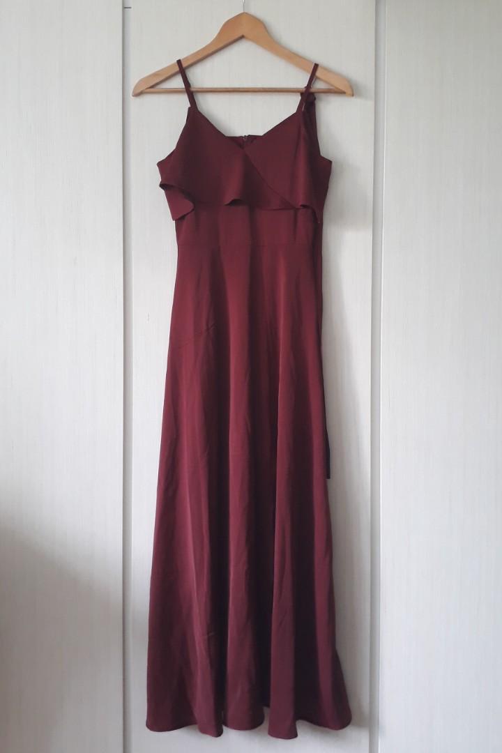 Bnwt Topazette Maroon Off Shoulder Slit Evening Gown Red Dinner Wedding Formal Date Dress Lace Crochet V Neck Floral Women S Fashion Clothes Dresses Skirts On Carousell