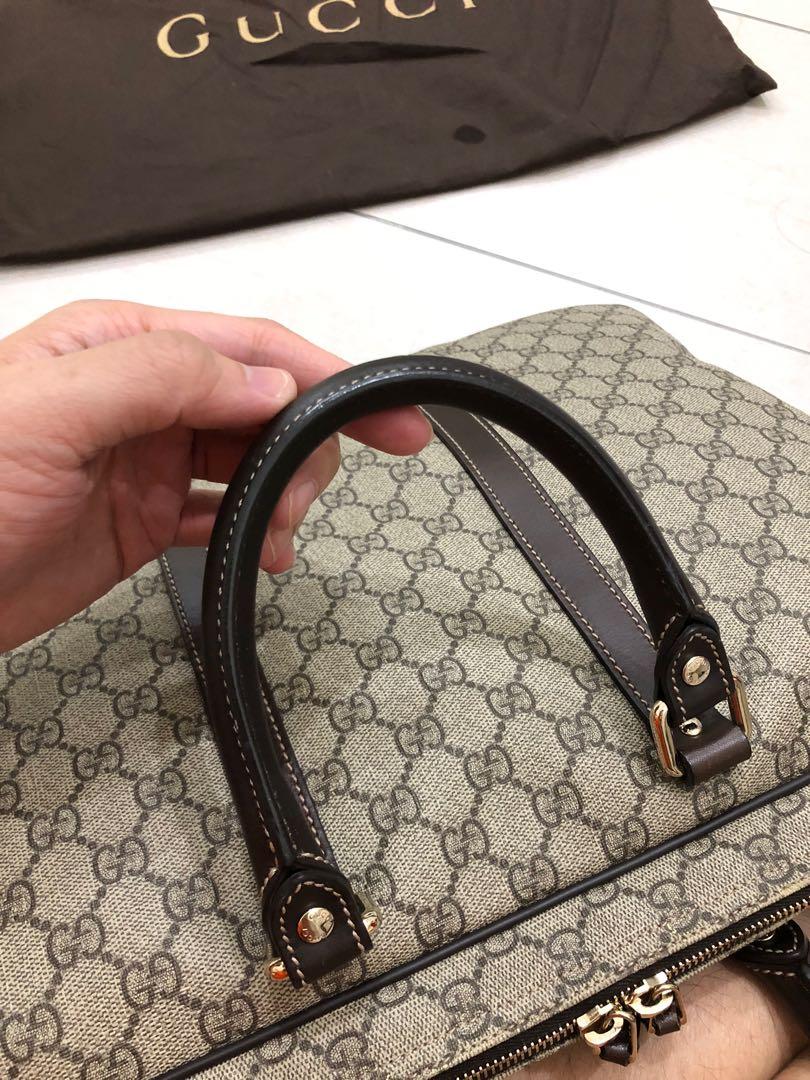 Gucci (Category: Bags & Wallets) located in Johor Bahru. Submitted by uptown_boy (Listing ID 282650721, Image 3). Description: 100% authentic Bought at Korea airport Like new condition Only use few times Retail about RM6000 now.