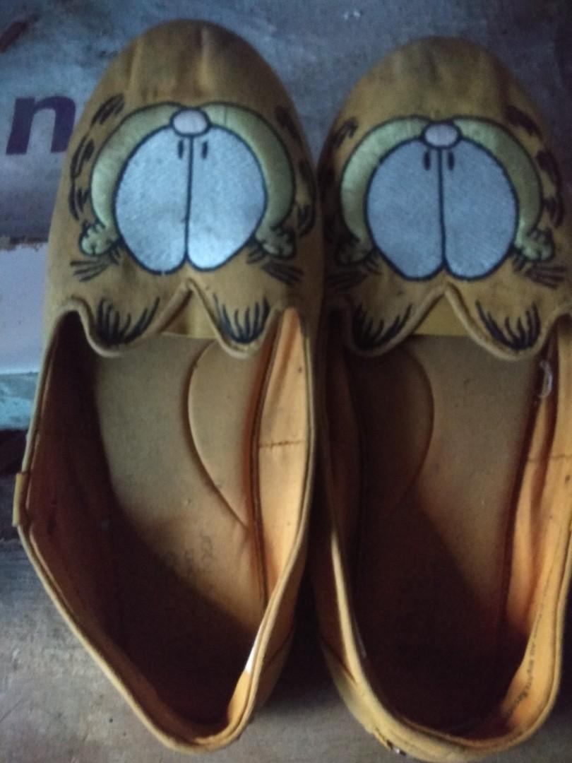 Sepatu Garfield BoBS skechers, Fesyen 