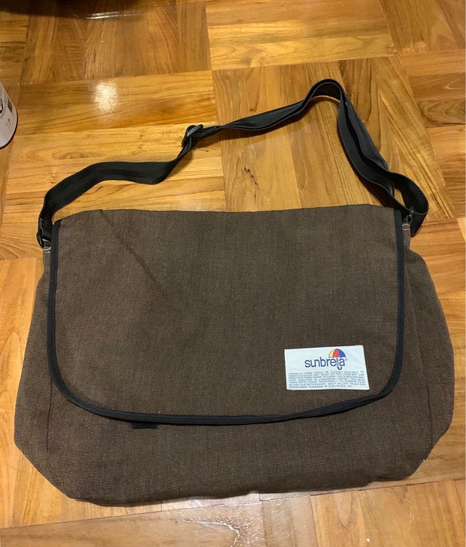 Sunbrella 深啡色布料大斜咩袋Big Size Brown Color Bag, 男裝, 袋, 腰
