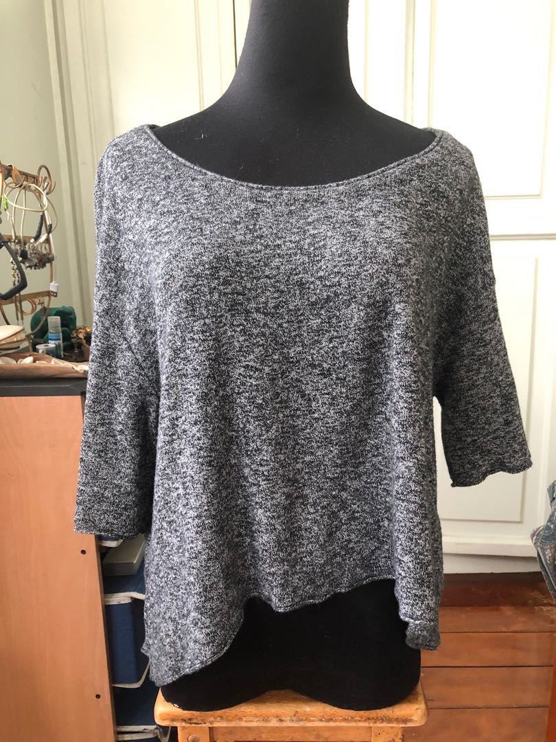 Zara Oversized Knit Short Sleeve Top (Category: Longsleeves) located in Manila. Submitted by una.ph (Listing ID 282583399, Image 3). Description: Brand new medium on tag Style is oversized so it can fit large Can be worn off shoulder - can be easily dressed up or down #zara #zaratop #travelootd #knitwear #knit #knittop #oversizedtop #loosetop #looseknittop #chillyweathertop #coldweathertop #graytop .