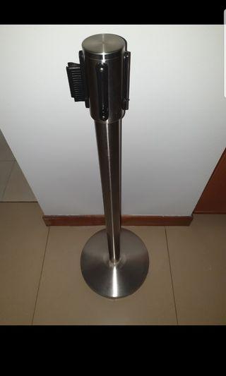 Queue Pole (Black Retractable Belt)