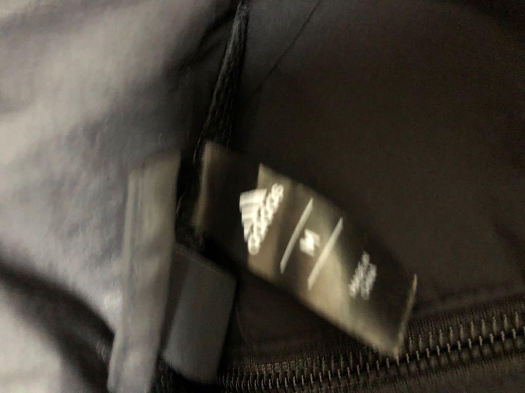 adidas jacket風嬲 （分類：外套及戶外衣服）位於 Hong Kong。 由 ck1324 提交（商品編號 282689271，圖片 2）。簡介： 二手著過幾次 好新淨 $200～～。