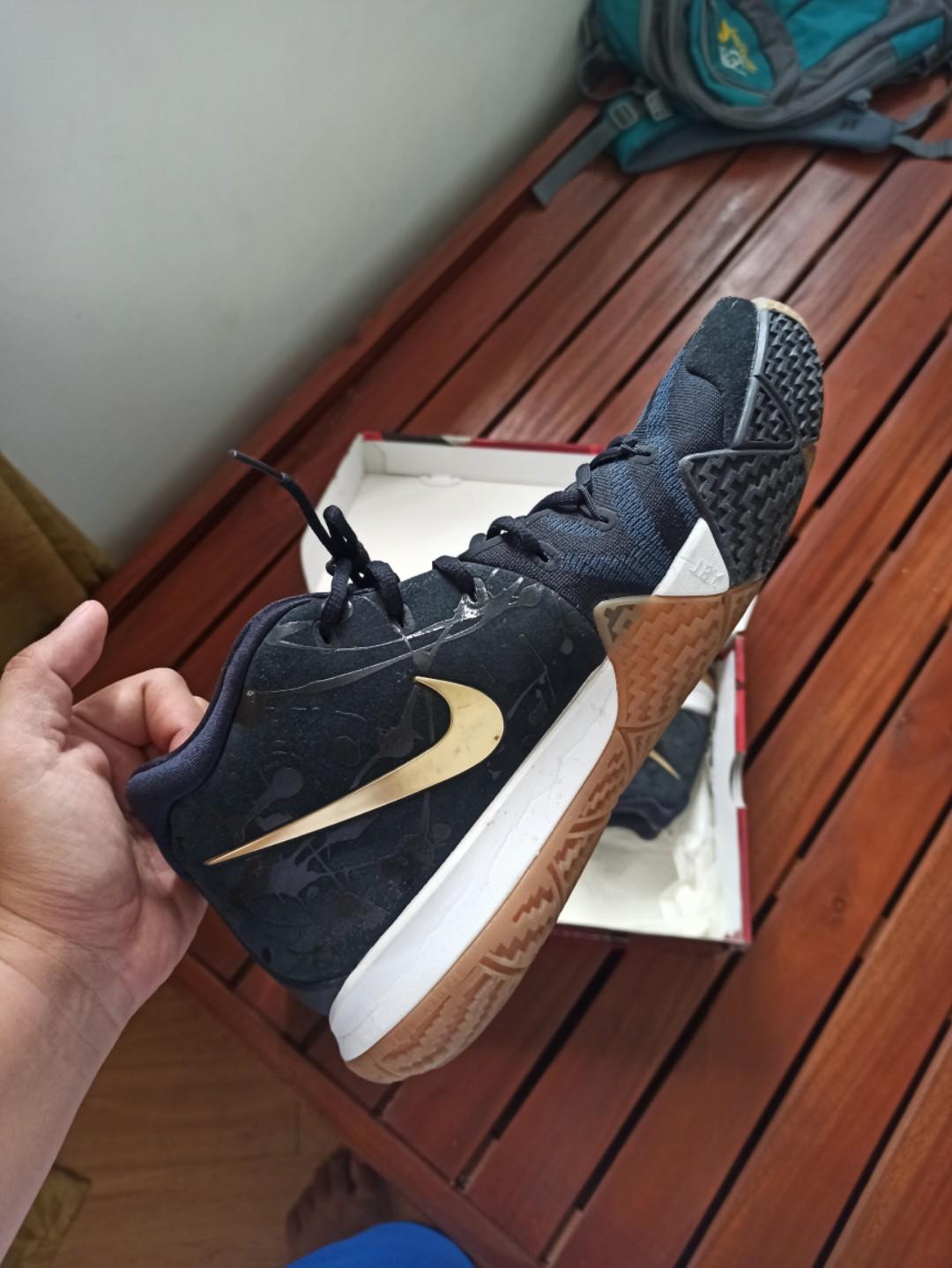 Kyrie 4 pitch blue on sale feet