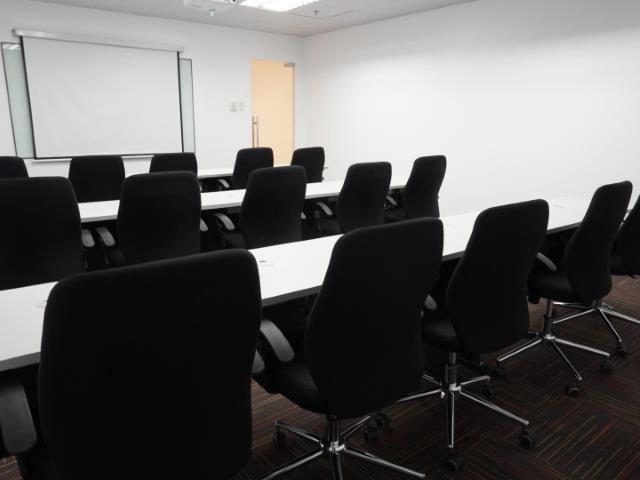 Plug-and-Play Seat Leasing Space for Rent in One Corporate Center