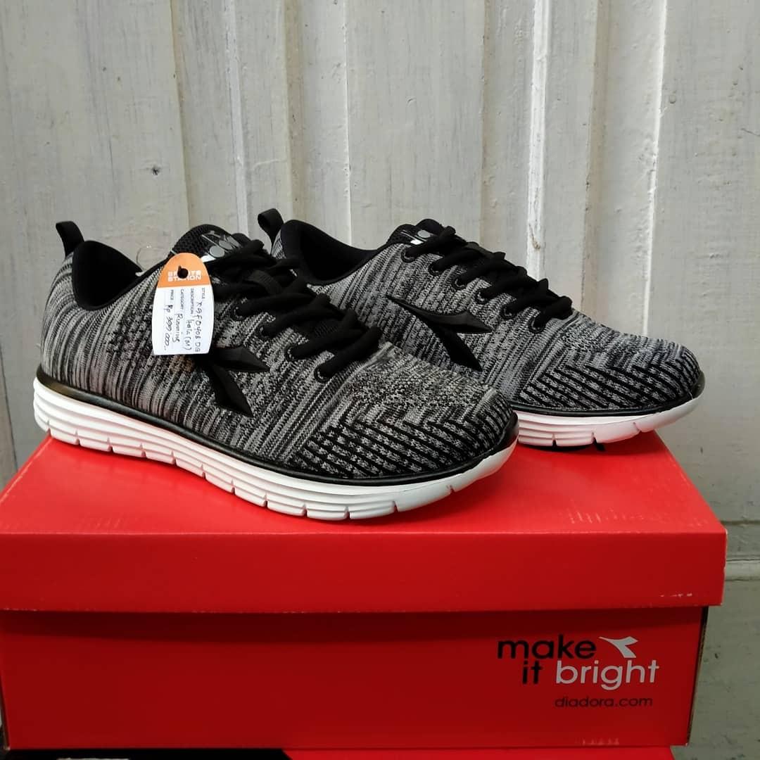 Sepatu Diadora Ori Fesyen Pria Sepatu Sneakers Di Carousell