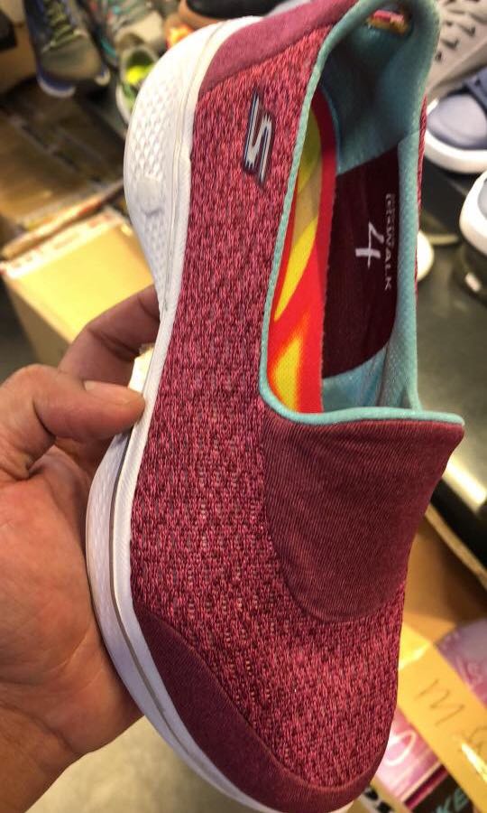 maroon skechers