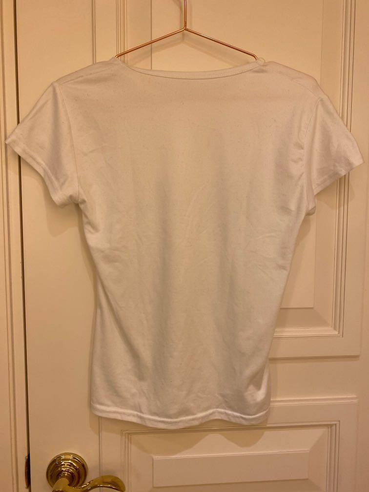 Soft White Basic Tee （分類：襯衫）位於 Hong Kong。 由 nootnoottt 提交（商品編號 282682705，圖片 2）。簡介： -100% new -will be cleaned and washed before mailing -can dm for more info and photos on the conditions of the item 。
