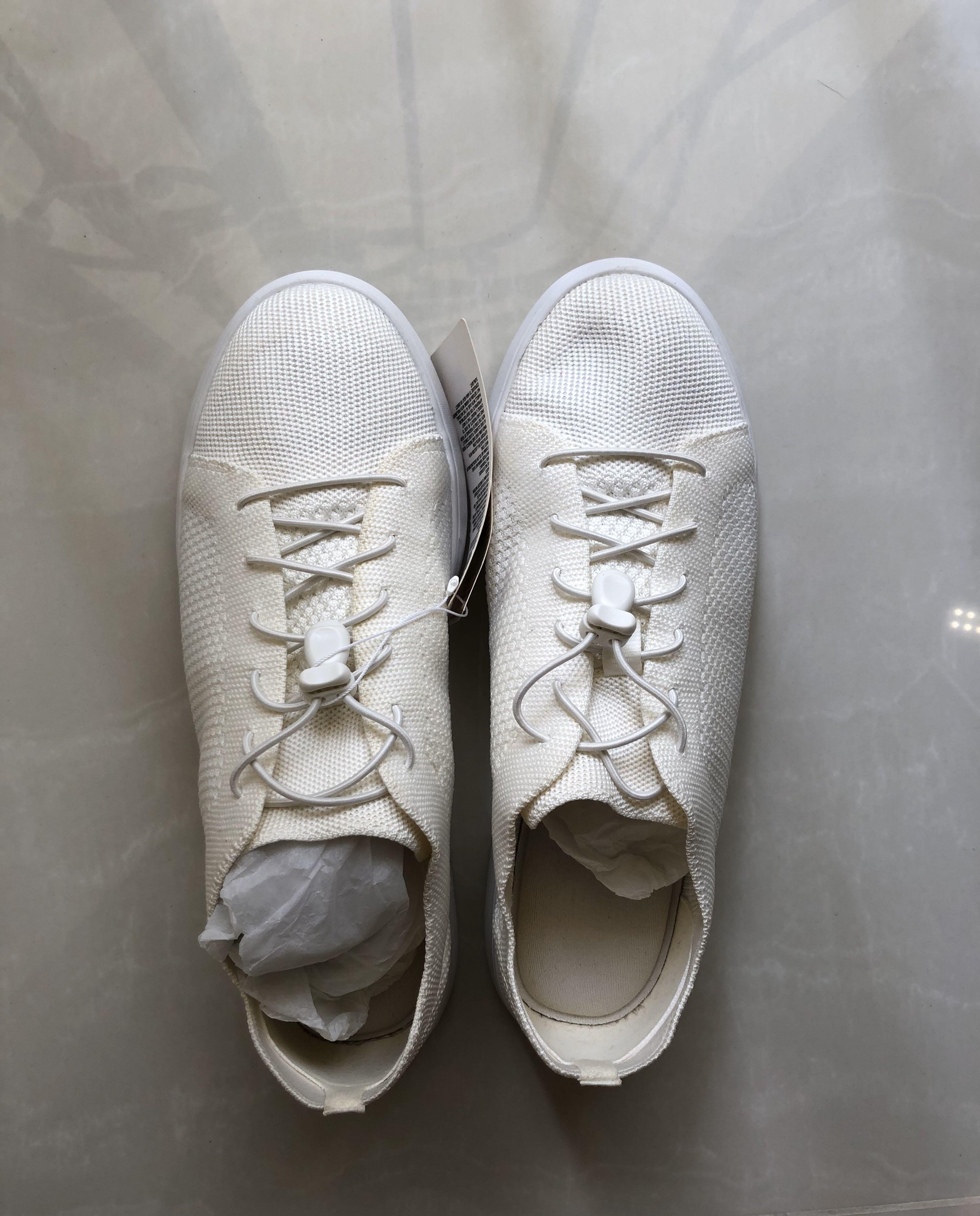 Uniqlo Off White Sneakers Men s Fashion Footwear Sneakers on Carousell