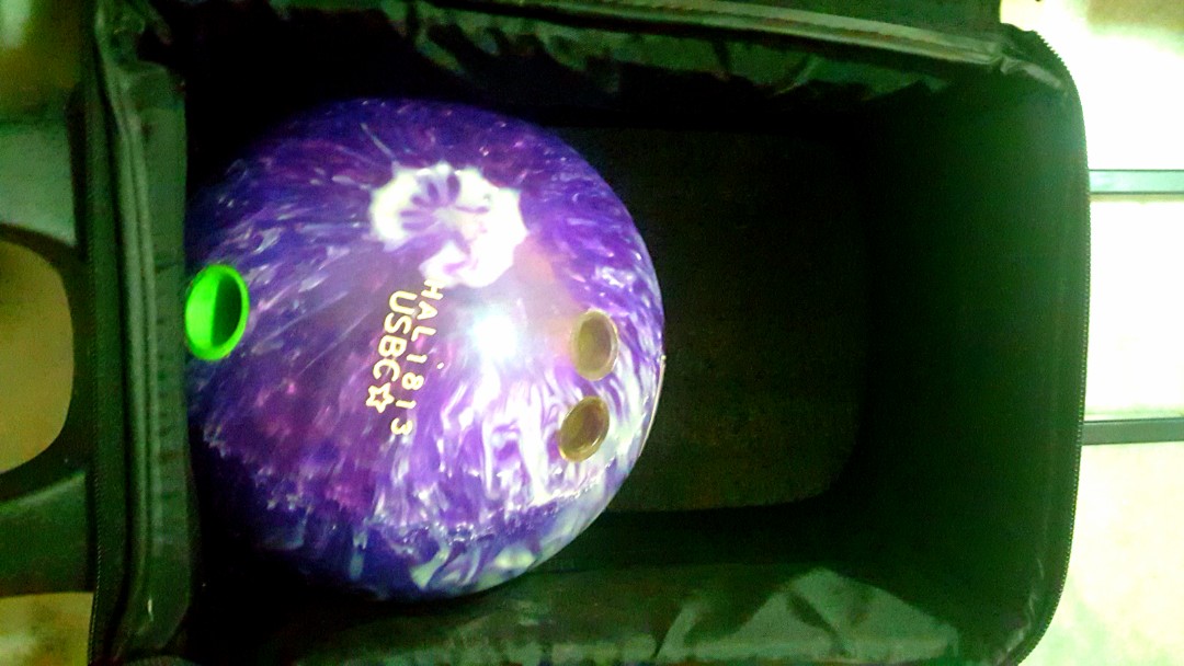 Usbc bowling ball size 12, Sports Equipment, Sports & Games, Billiards