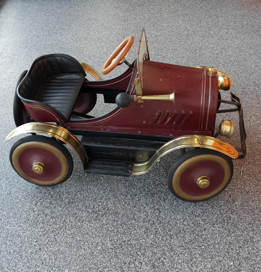 Vintage limited edition deluxe roadster classic pedal car Hobbies