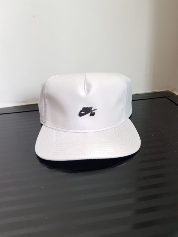 White nike sb hat top