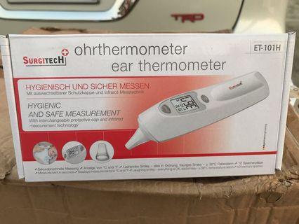 Ear thermometer