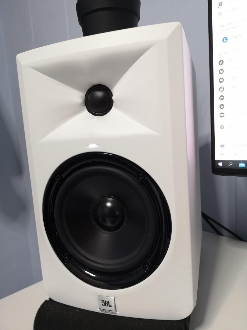 Jbl lsr305 white top