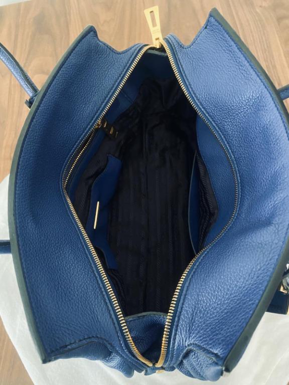 PRADA （分類：長銀包）位於 Hong Kong。 由 ejohnny 提交（商品編號 282948936，圖片 4）。簡介： PRADA BAG BN2769 WITH DUST BAG COLOR : INCHIOSTRO MATERIAL : VITELLO GRAIN 自用 99% NEW 。