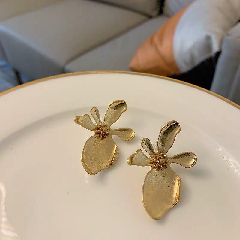Gold store earrings big