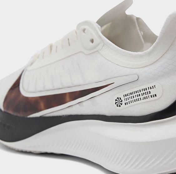 Nike zoom gravity hotsell rose