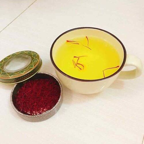 伊朗番紅花saffron 藏紅花一盒1克現貨 嘢食 嘢飲 包裝食物 即食食物 Carousell