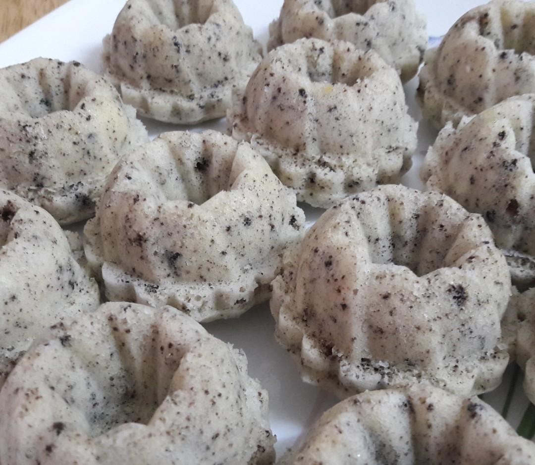 Apam Oreo Puteri Ayu Food Drinks Baked Goods On Carousell