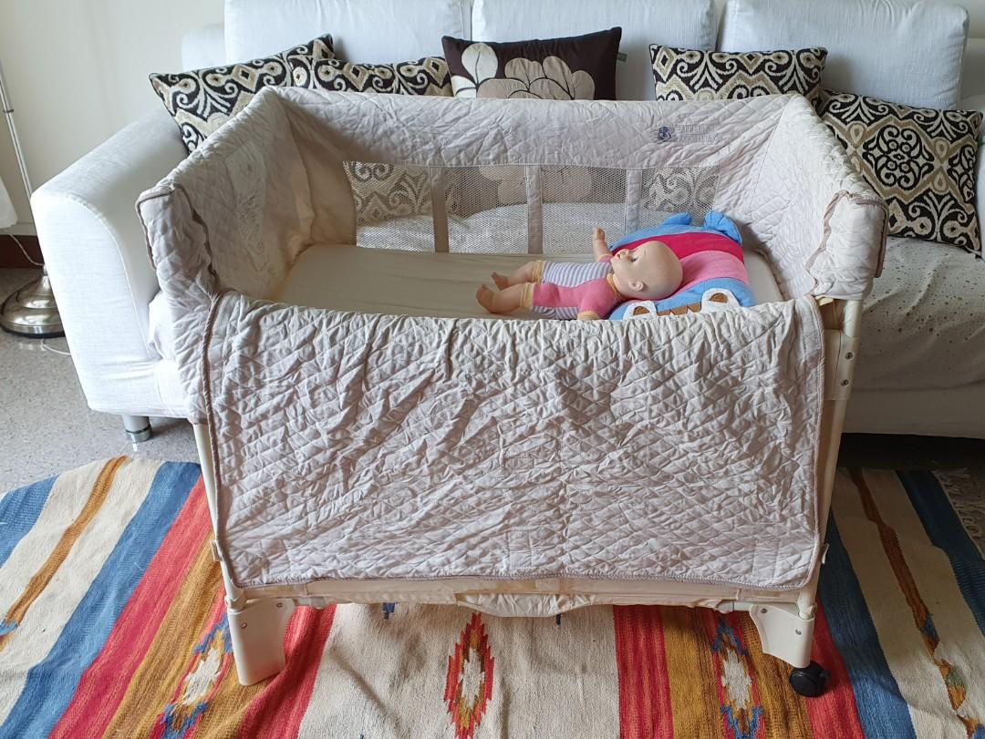co sleeper bassinet with wheels