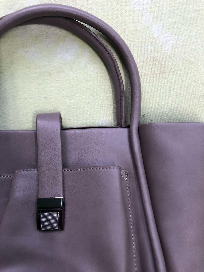 Grey Casual Handbag (Category: Tote Bags) located in Manila. Submitted by toothless.project (Listing ID 283061798, Image 3). Description: Selling in prestine condition. Haven’t used..