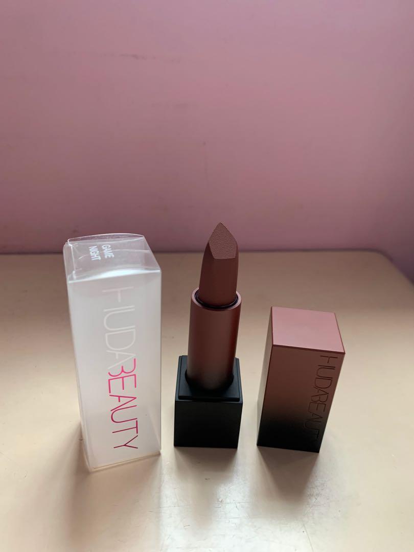 Huda beauty Power Bullet Matte Lipstick Game Night, 美容＆化妝品, 皮膚護理, 化妝品