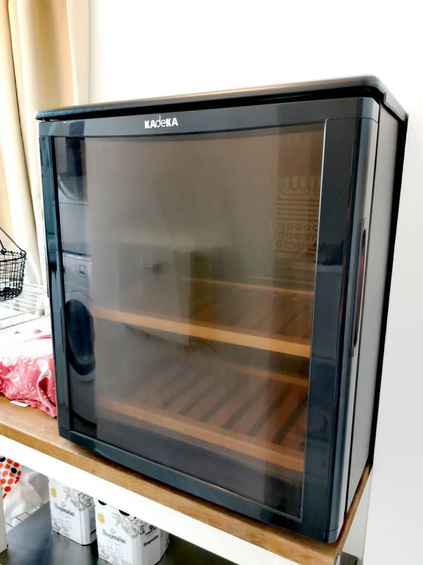 Kadeka Wine Chiller 15 Bottles, TV & Home Appliances, Kitchen