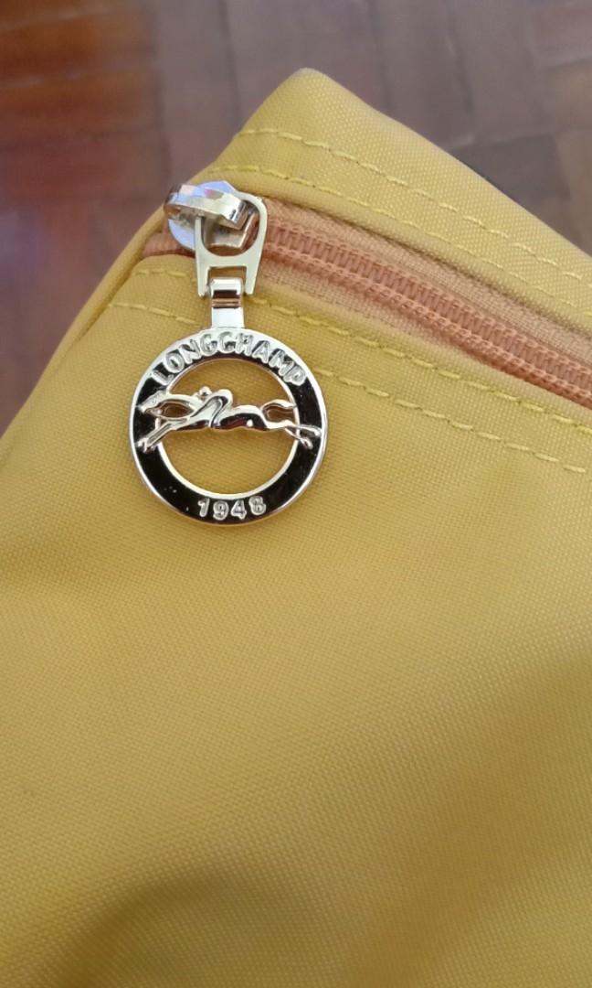 Make Up Pouch (Category: Bags & Wallets) located in Kuching. Submitted by msdha (Listing ID 283051139, Image 2). Description: made in Italy with date code, condition 9.5/10.