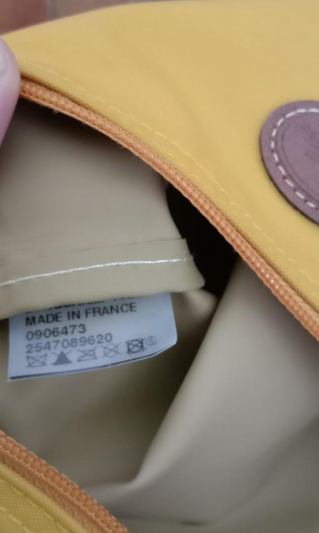 Make Up Pouch (Category: Bags & Wallets) located in Kuching. Submitted by msdha (Listing ID 283051139, Image 3). Description: made in Italy with date code, condition 9.5/10.