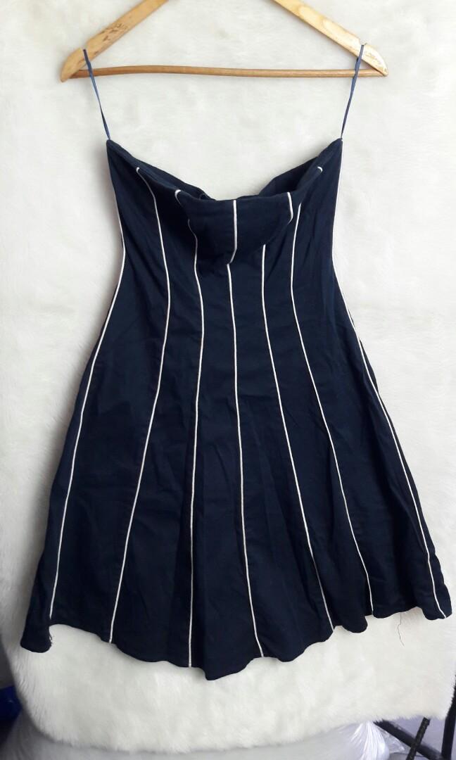 Navy Blue Tube Dress (Category: Dresses) located in Manila. Submitted by princessann_08 (Listing ID 283028667, Image 2). Description: - the dress is a bit heavy, so expect an additional rate for the shipping fee - In very good condition.