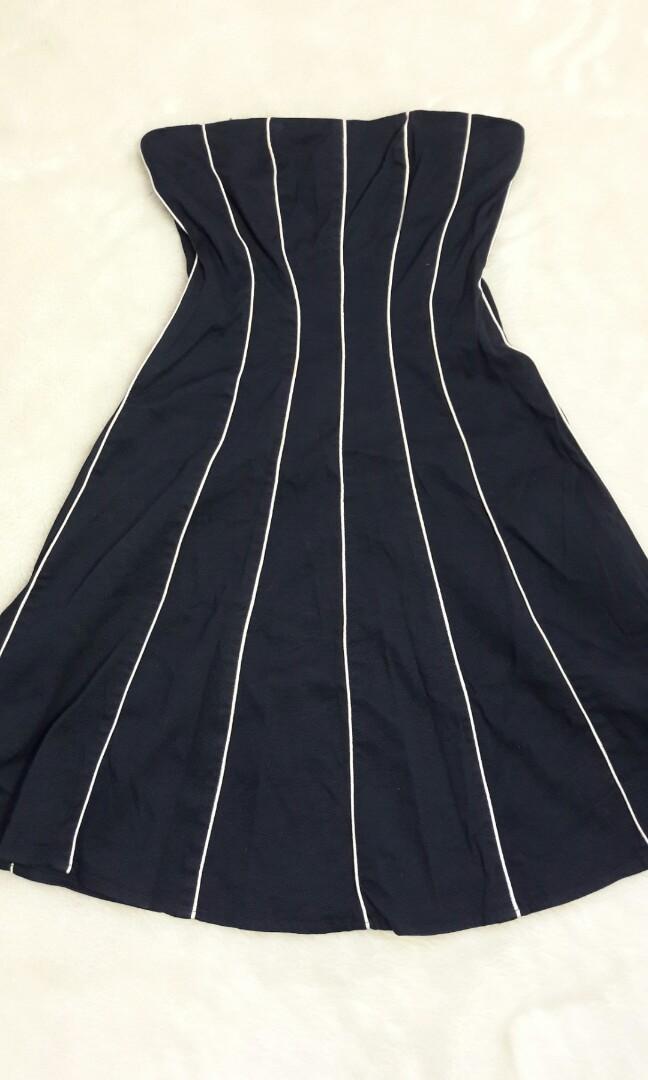 Navy Blue Tube Dress (Category: Dresses) located in Manila. Submitted by princessann_08 (Listing ID 283028667, Image 1). Description: - the dress is a bit heavy, so expect an additional rate for the shipping fee - In very good condition.
