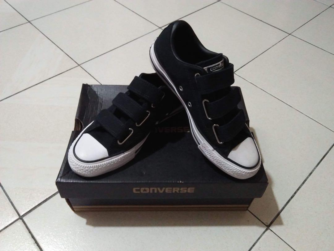 Original Converse Velcro low cut black, Women's Fashion, Shoes, Sneakers on  Carousell