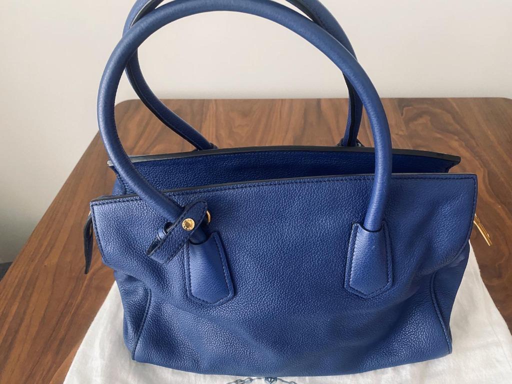 PRADA （分類：長銀包）位於 Hong Kong。 由 ejohnny 提交（商品編號 282948936，圖片 5）。簡介： PRADA BAG BN2769 WITH DUST BAG COLOR : INCHIOSTRO MATERIAL : VITELLO GRAIN 自用 99% NEW 。