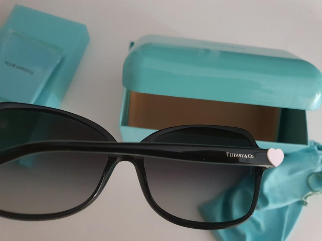 Tiffany glasses with heart top on side