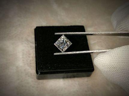 Natural Diamond Princess cut with GIA certificate