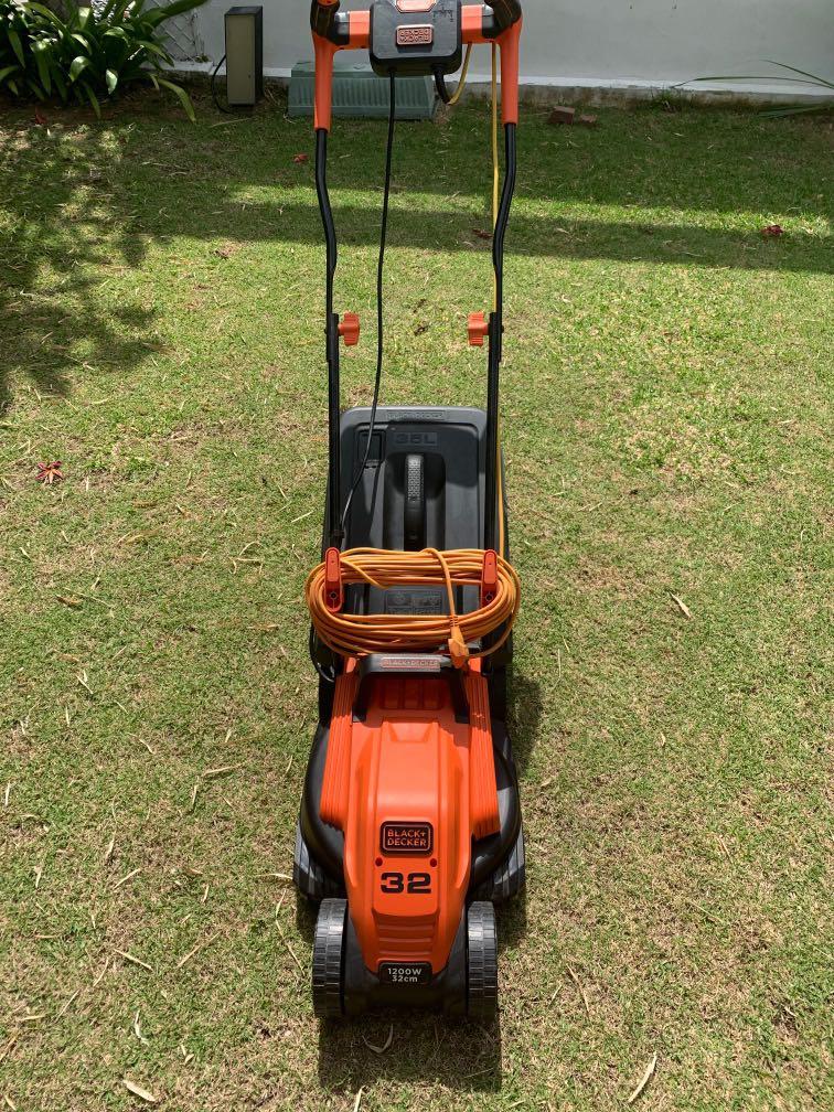 https://media.karousell.com/media/photos/products/2020/03/15/black_and_decker_lawn_mower_1584240922_eb91e4ec_progressive.jpg