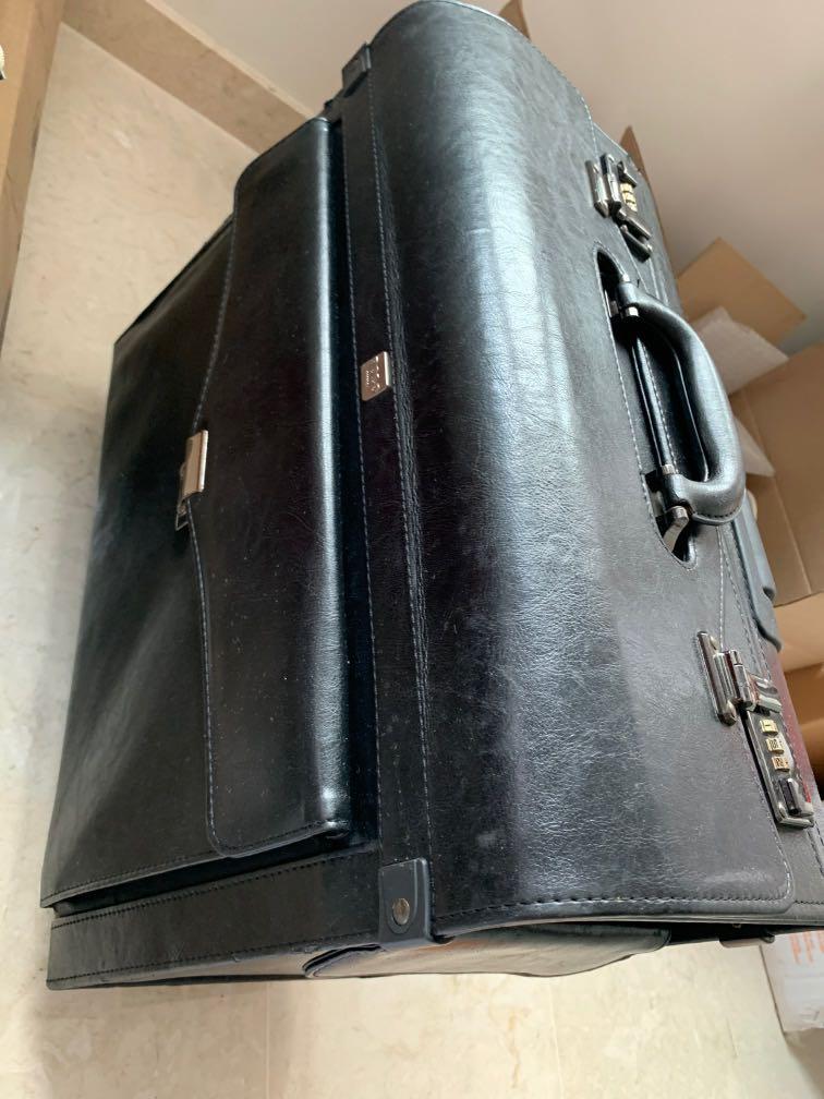 Document bag (Category: Everything Else) located in Singapore. Submitted by honuse (Listing ID 283310237, Image 1). Description: .