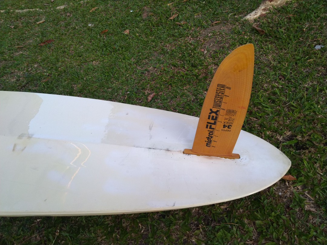 F2 Sunset Slalom windsurfing short board without power box fin., Sports