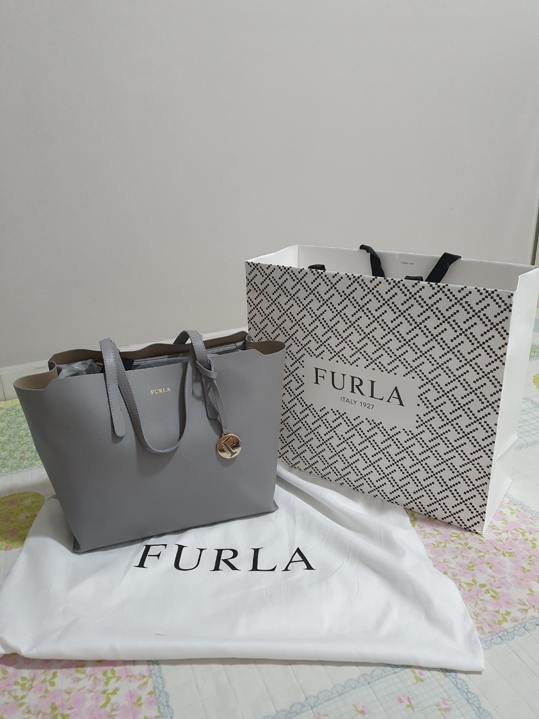 Furla sally small tote bag Grey colour, 名牌, 手袋及銀包- Carousell