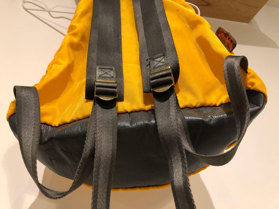 Jansport Vintage mustard yellow Backpack, 名牌, 手袋及銀包 Carousell