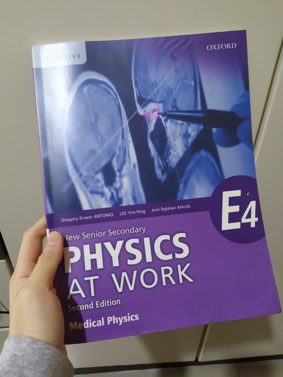 New Senior Secondary Physics at Work E4 Medical Physics, 興趣及遊戲, 書本 & 文具
