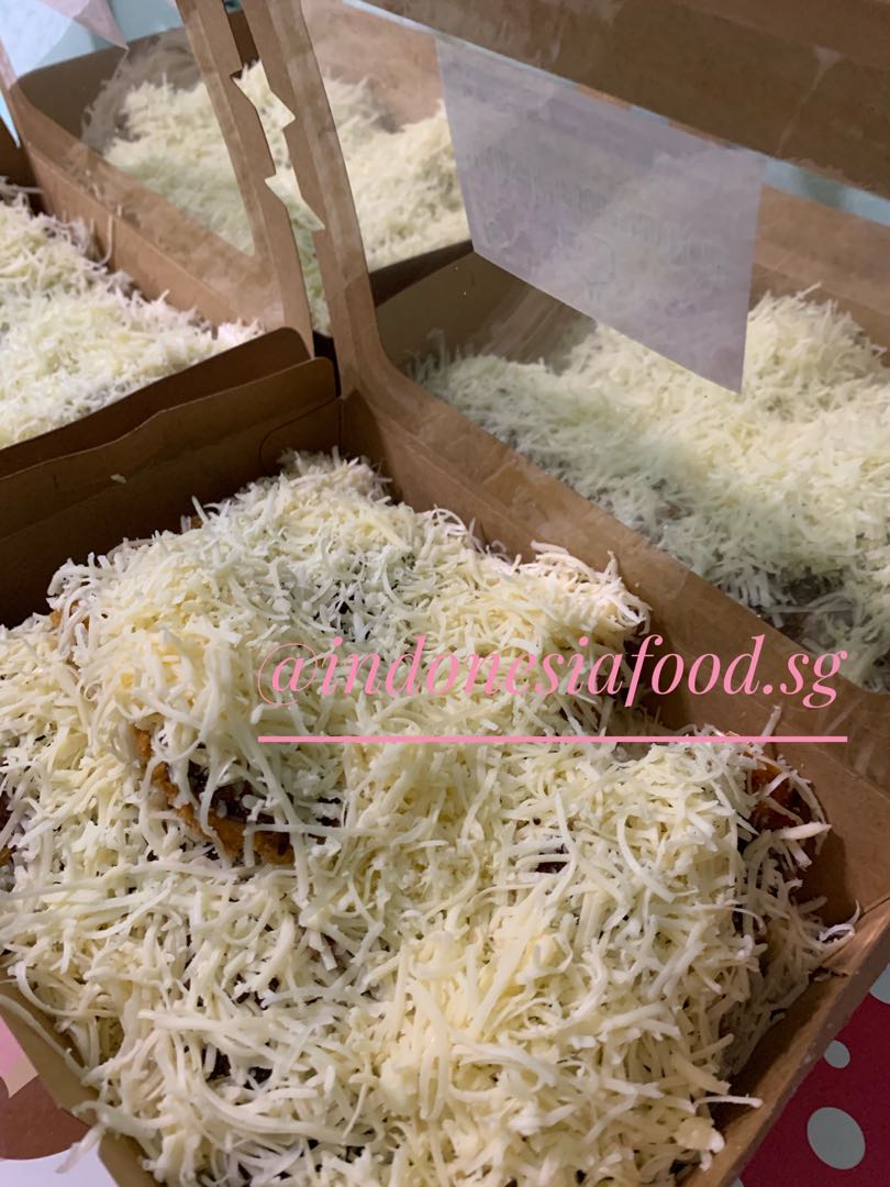 Pisang Crispy Keju Food Drinks Baked Goods On Carousell