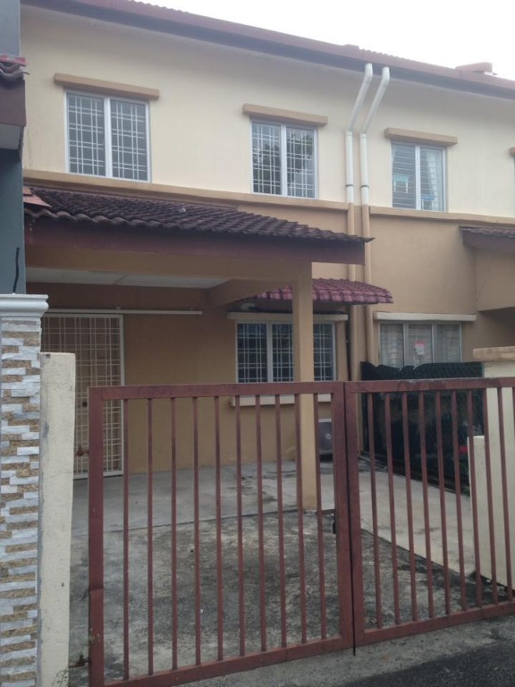 Real Urgent 3r2b Double Sty Subang Bestari 10min To Subang Airport Property Rentals On Carousell